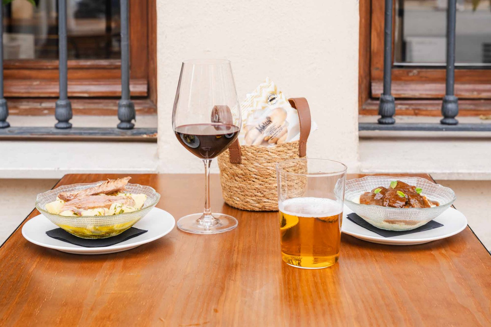 Gourmet tapas and wine tour in Sevilla