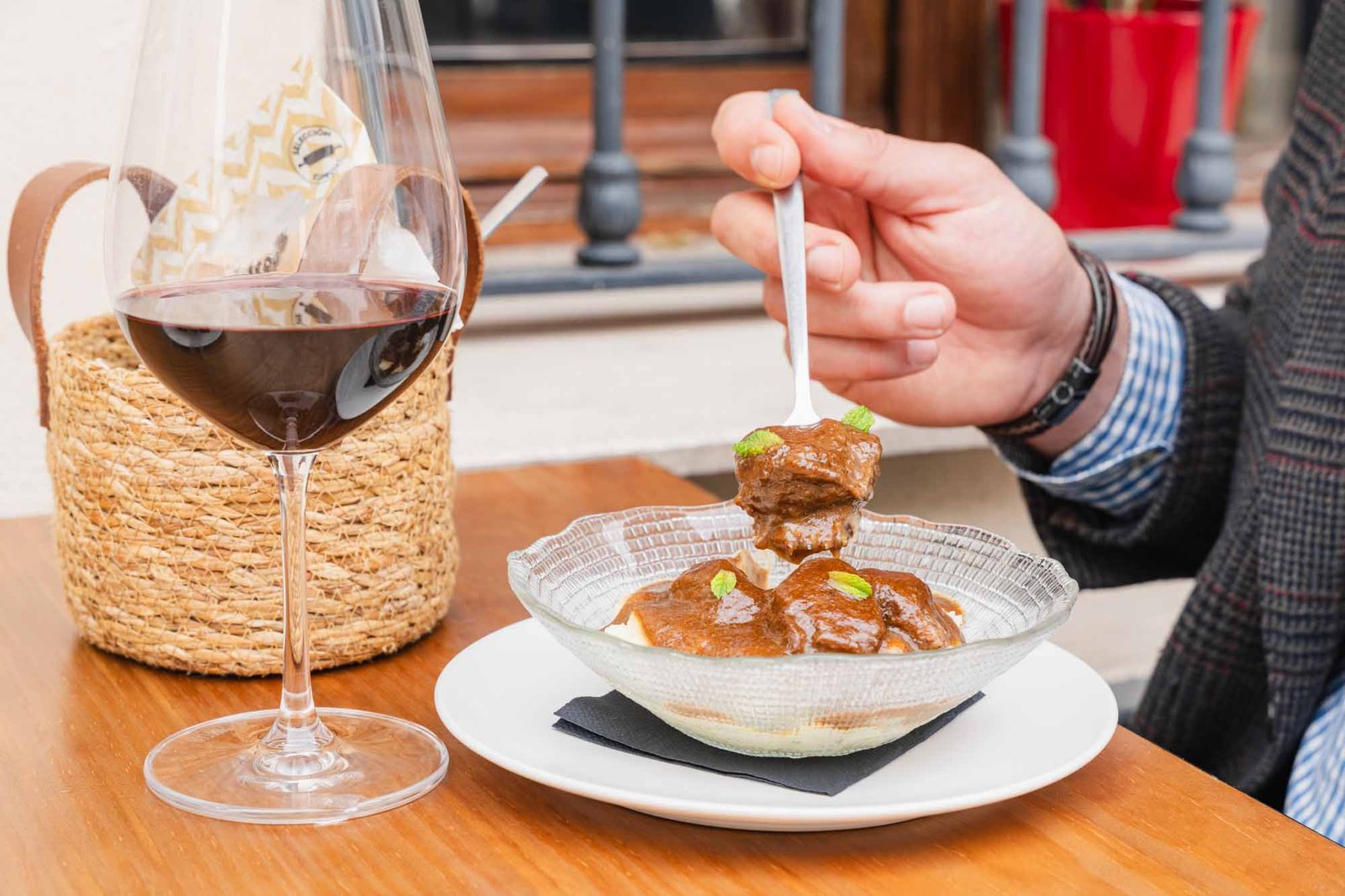 Gourmet tapas and wine tour in Sevilla