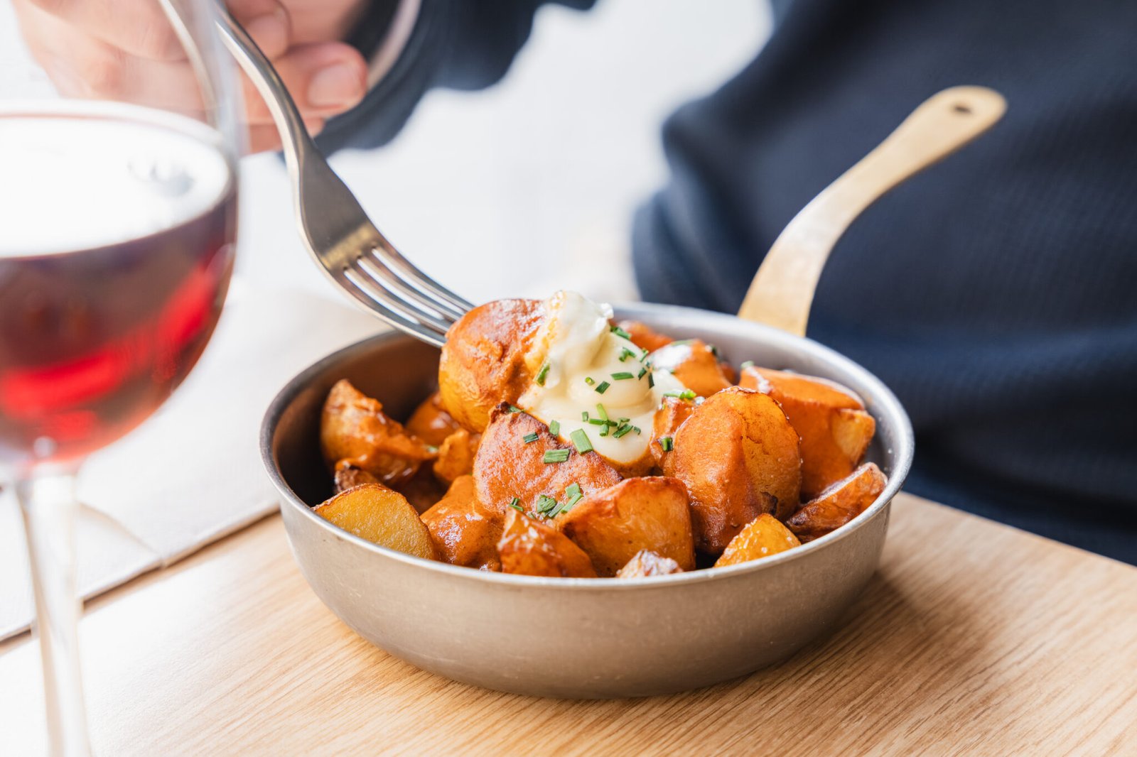 Gourmet tapas and wine tour in Triana